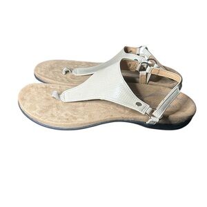 Dream Pairs Cream and Tan Sandals